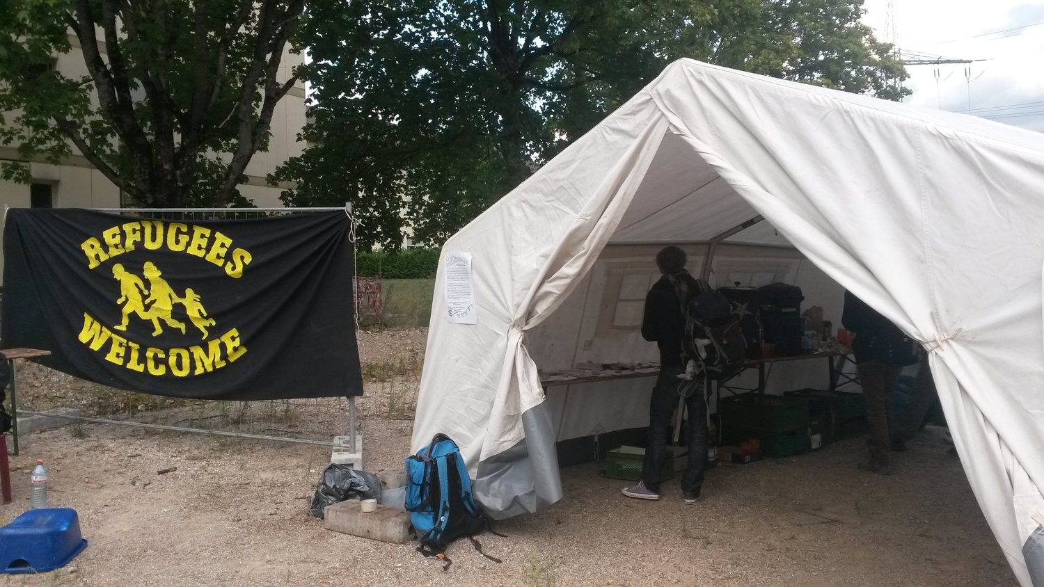 “Refugees Welcome” – Willkommenszelt am Freiburger Erstaufnahmelager